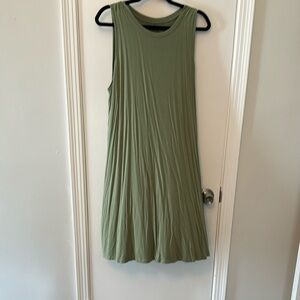 Time and Tru Muted olive green sleeveless knee-length dress with pockets size XL